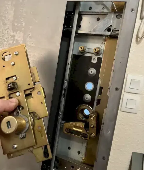 Remplacement du mécanisme de serrure Fichet à Saint-Maur-des-Fossés par le serrurier Acelbat